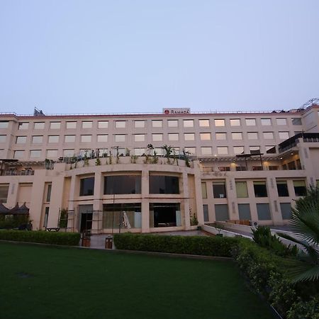 Ramada Neemrana Hotel Ngoại thất bức ảnh