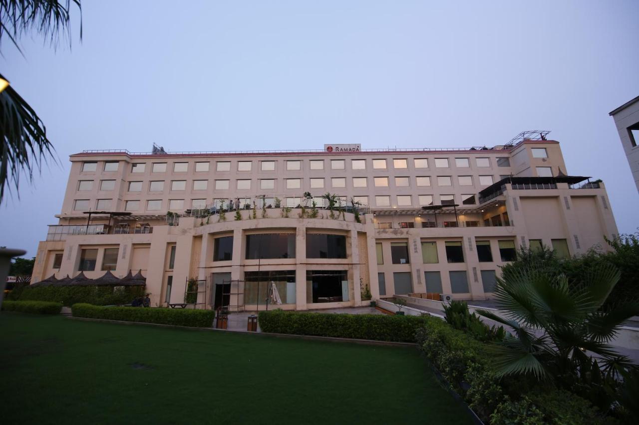 Ramada Neemrana Hotel Ngoại thất bức ảnh