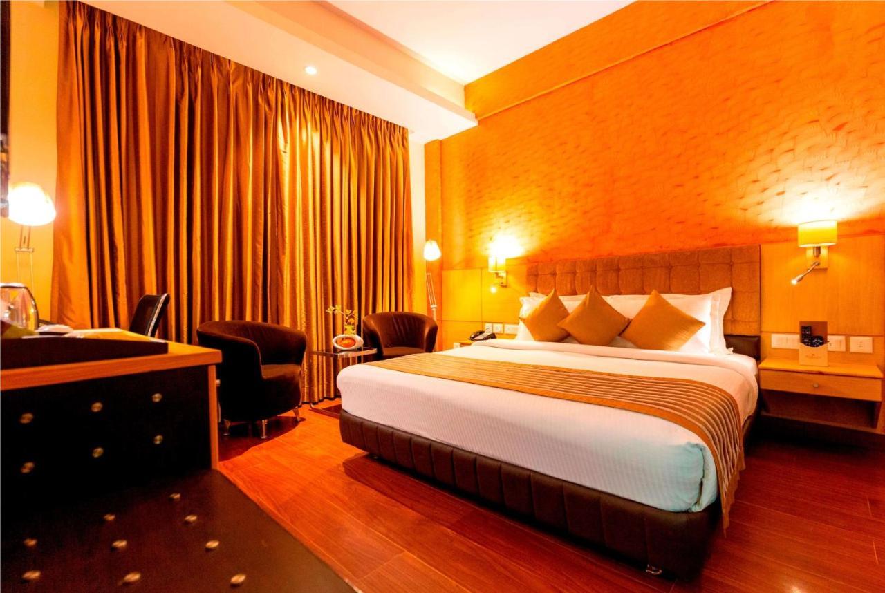Ramada Neemrana Hotel Ngoại thất bức ảnh