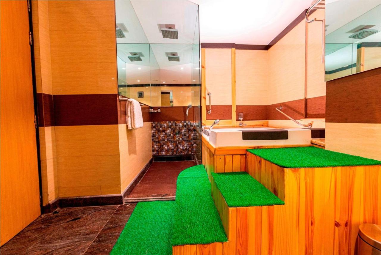 Ramada Neemrana Hotel Ngoại thất bức ảnh