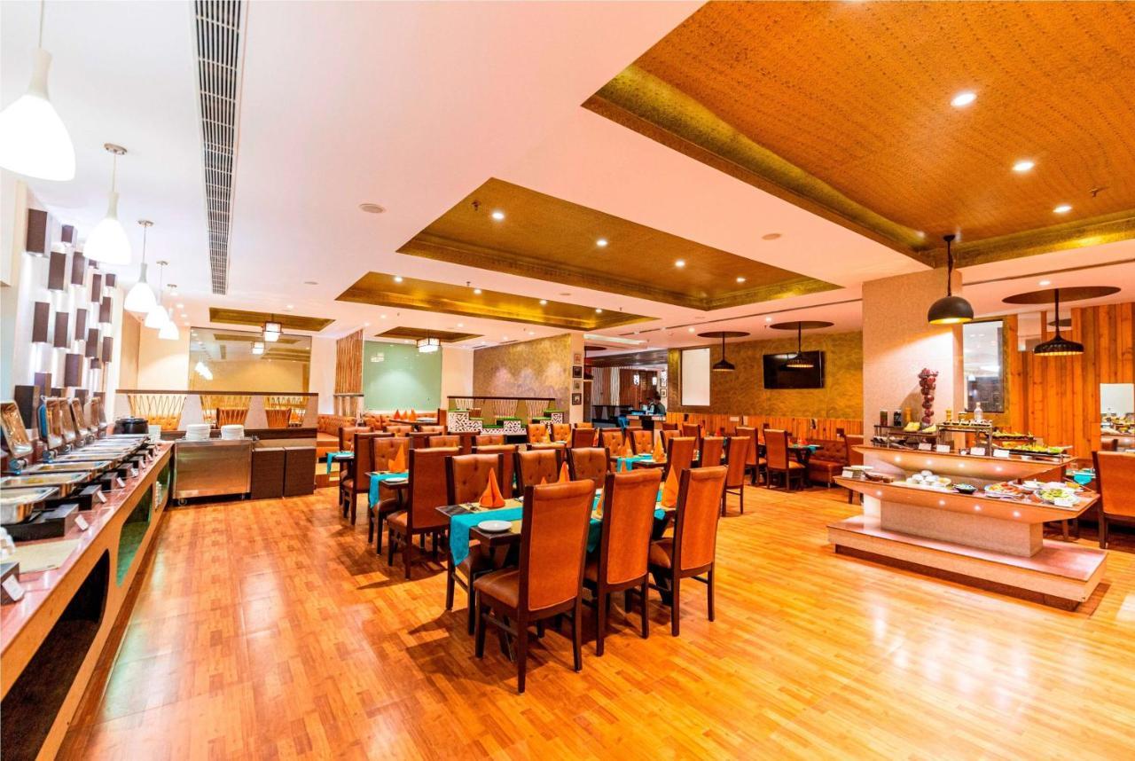 Ramada Neemrana Hotel Ngoại thất bức ảnh