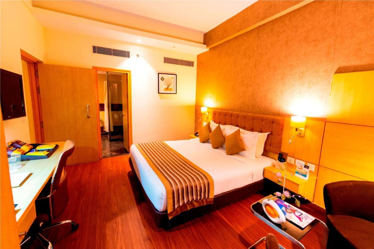 Ramada Neemrana Hotel Ngoại thất bức ảnh
