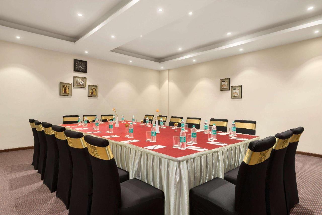 Ramada Neemrana Hotel Ngoại thất bức ảnh