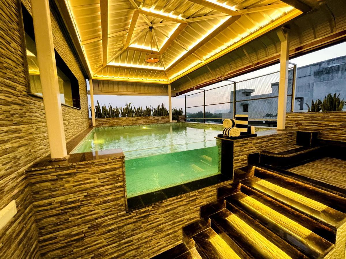 Ramada Neemrana Hotel Ngoại thất bức ảnh