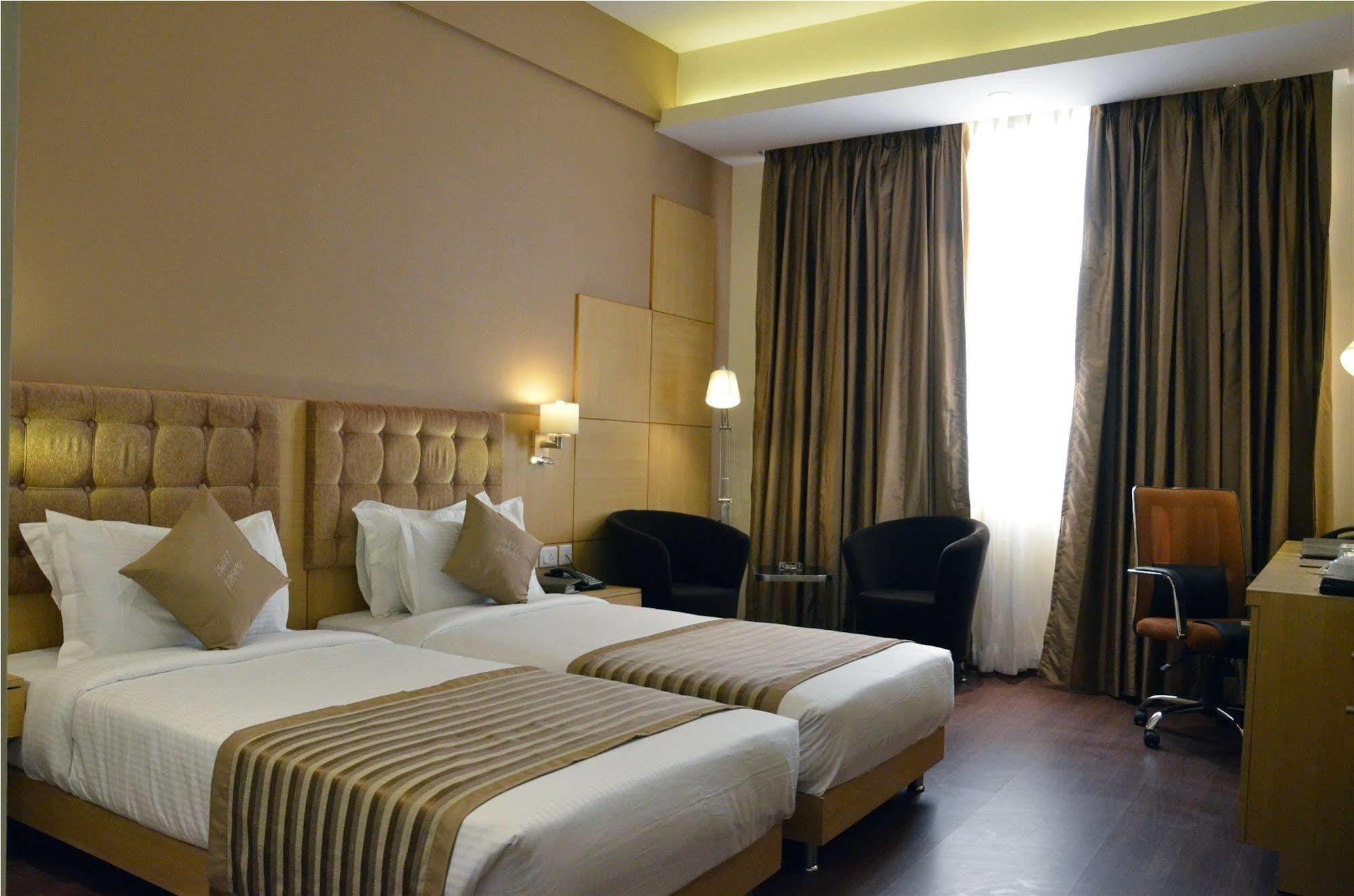 Ramada Neemrana Hotel Ngoại thất bức ảnh
