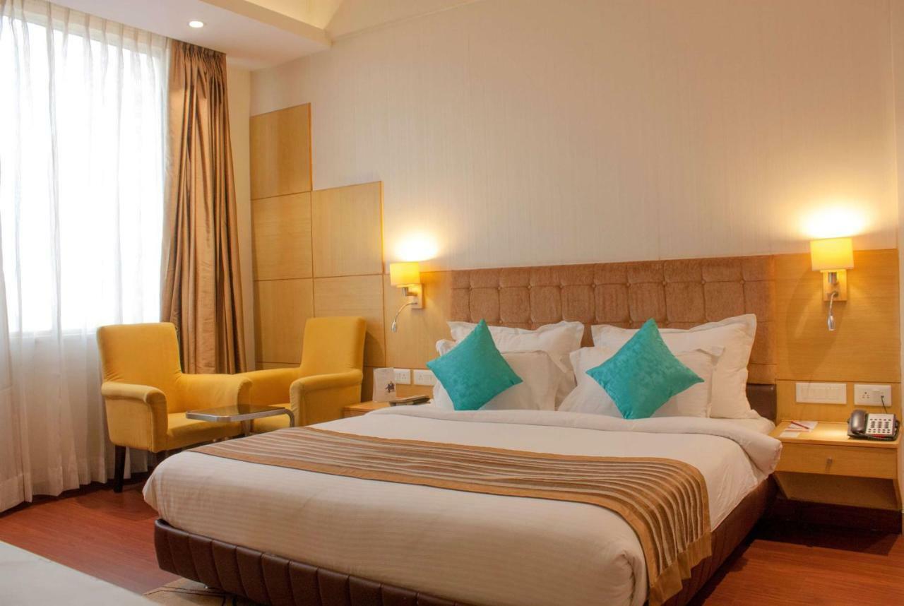 Ramada Neemrana Hotel Ngoại thất bức ảnh