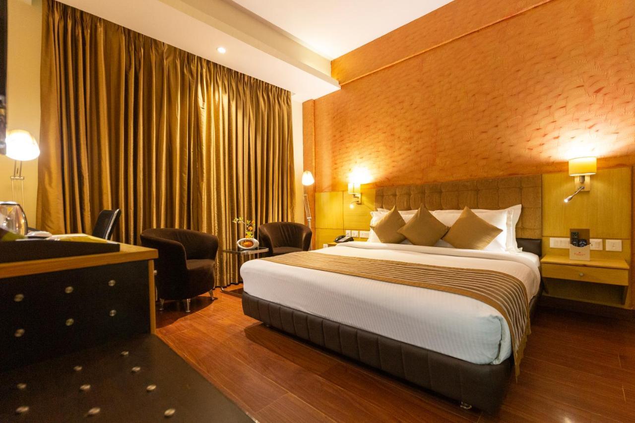 Ramada Neemrana Hotel Ngoại thất bức ảnh