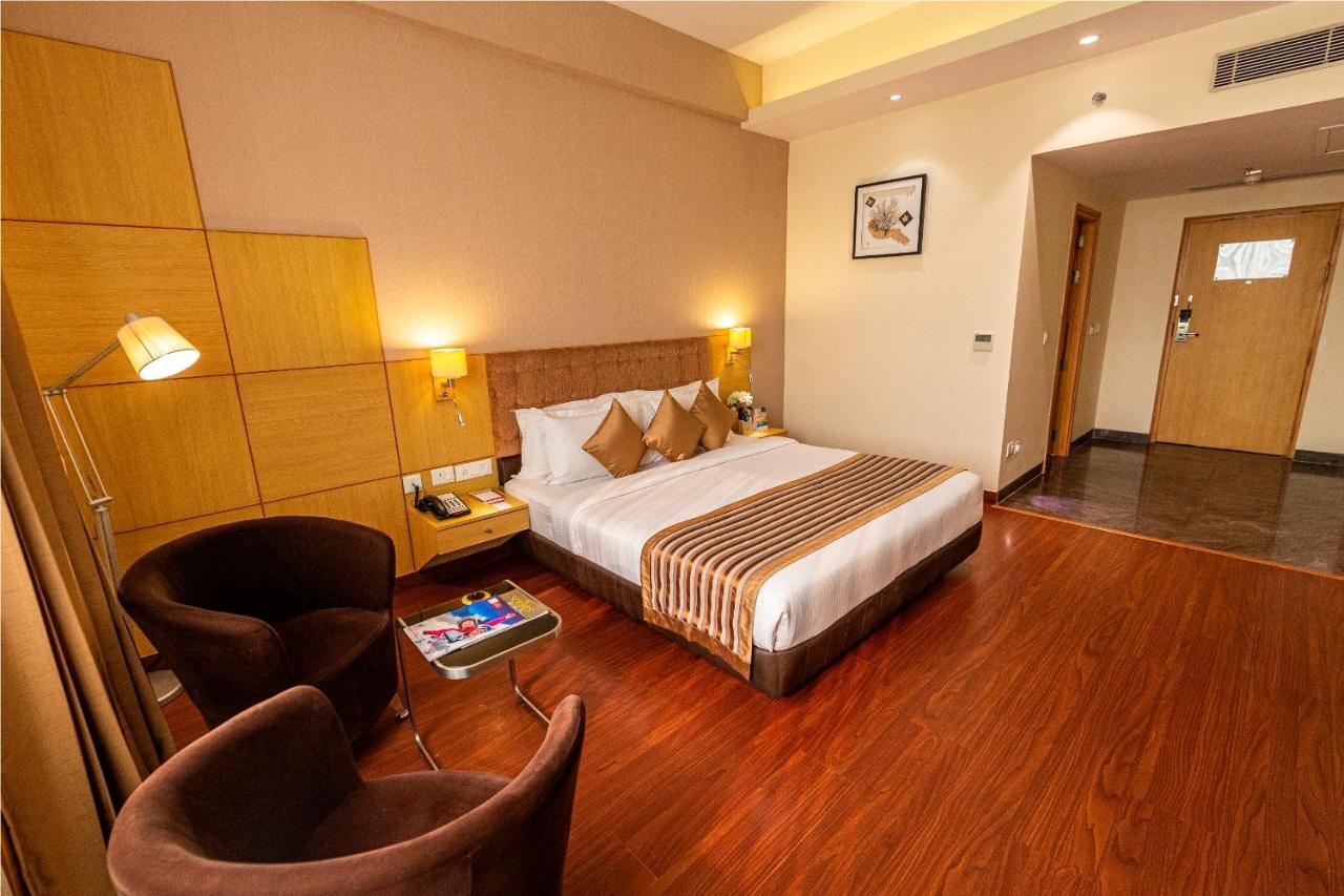 Ramada Neemrana Hotel Ngoại thất bức ảnh