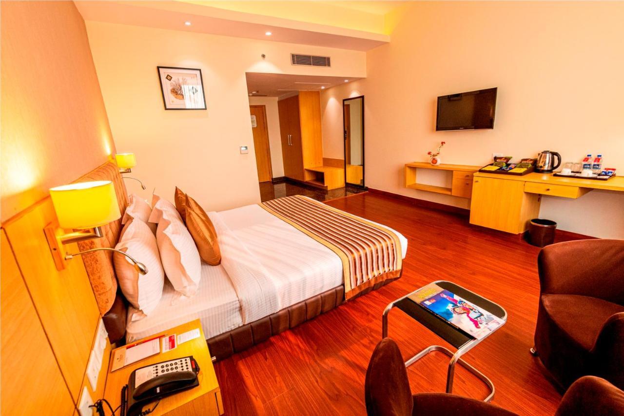Ramada Neemrana Hotel Ngoại thất bức ảnh
