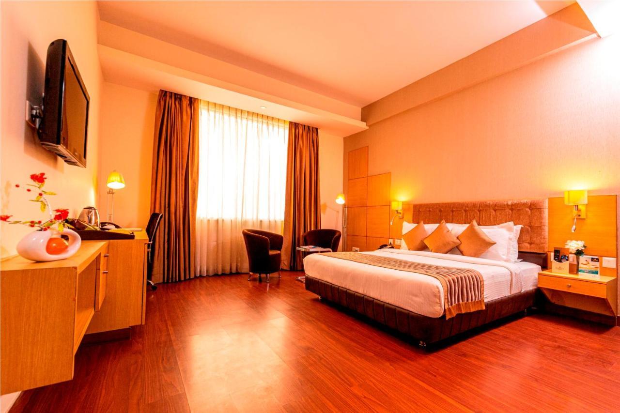 Ramada Neemrana Hotel Ngoại thất bức ảnh