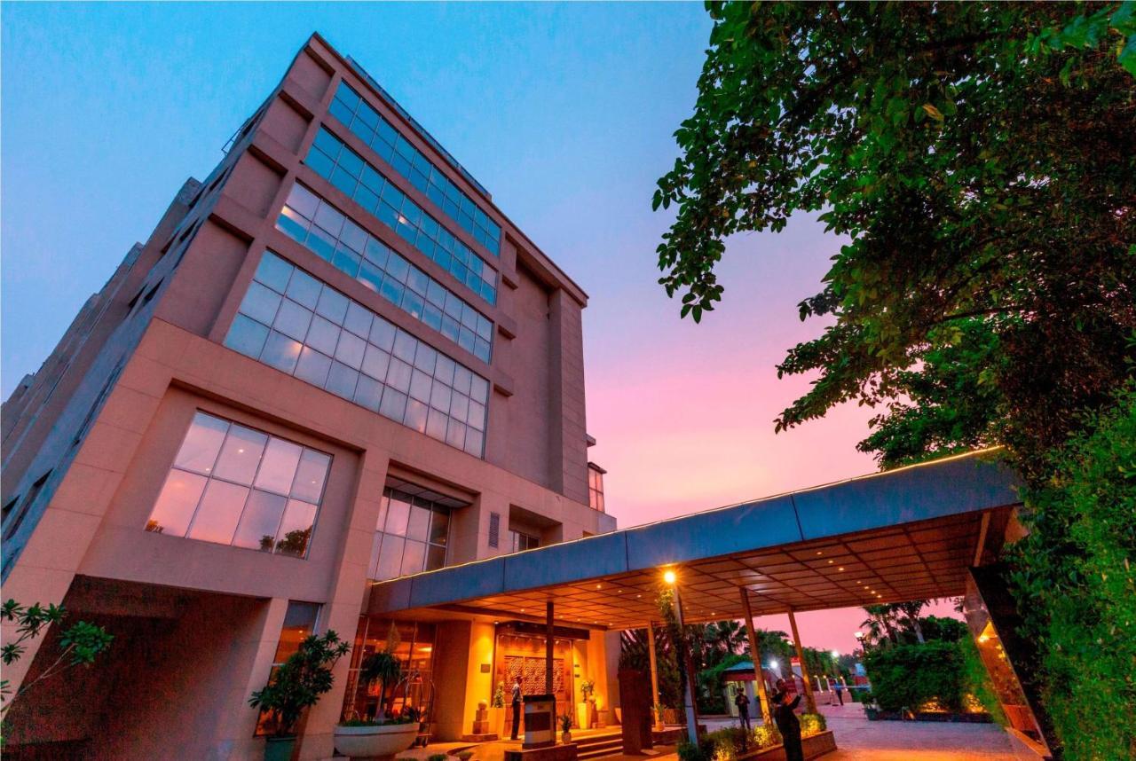 Ramada Neemrana Hotel Ngoại thất bức ảnh