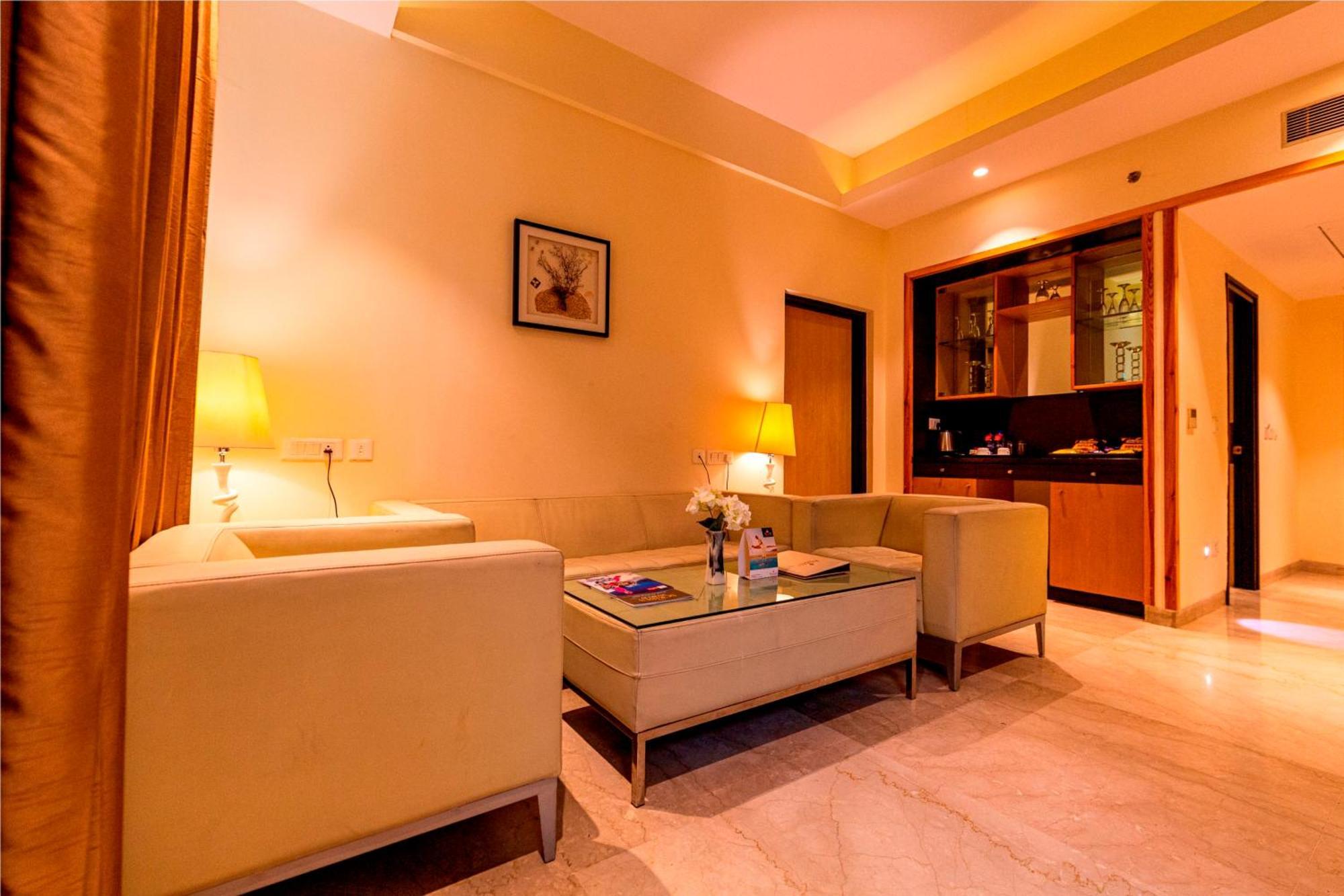 Ramada Neemrana Hotel Ngoại thất bức ảnh