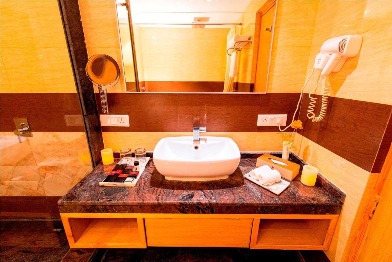 Ramada Neemrana Hotel Ngoại thất bức ảnh