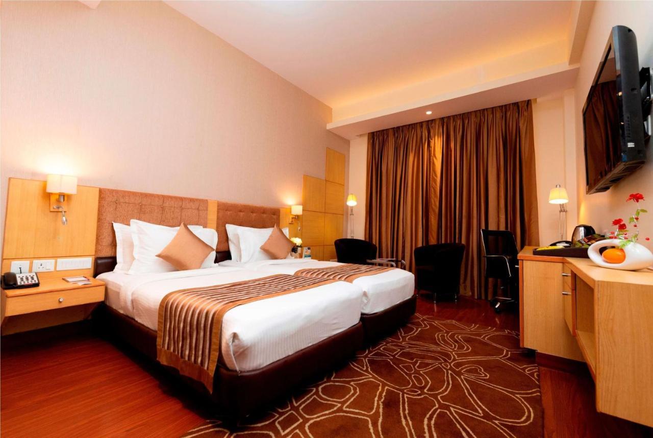 Ramada Neemrana Hotel Ngoại thất bức ảnh
